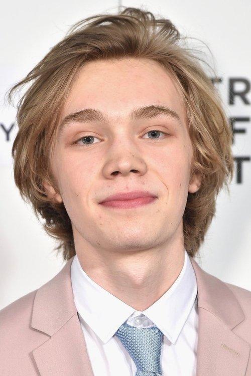 Charlie Plummer fotoğrafı