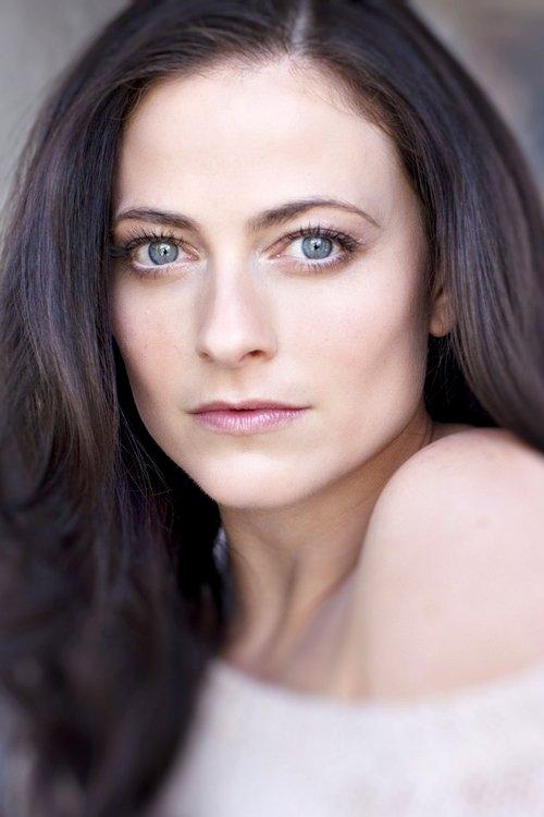 Lara Pulver fotoğrafı