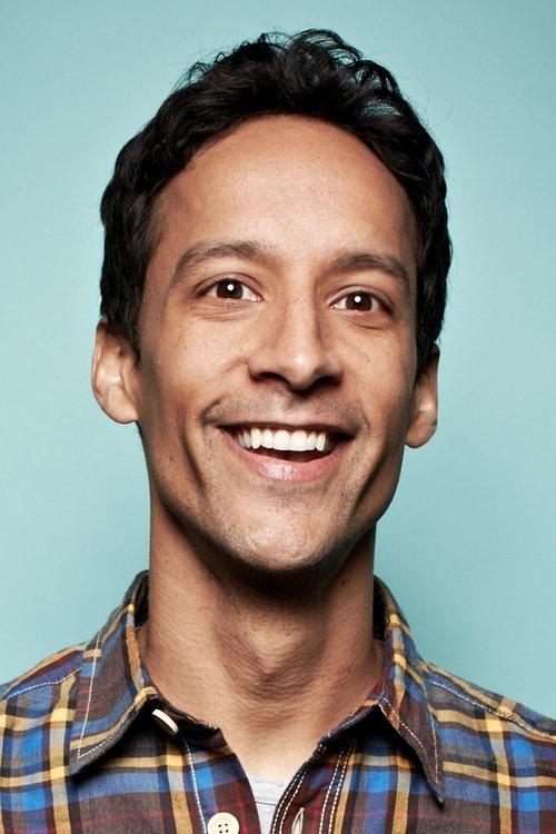 Danny Pudi fotoğrafı