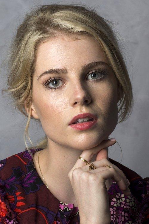 Lucy Boynton fotoğrafı