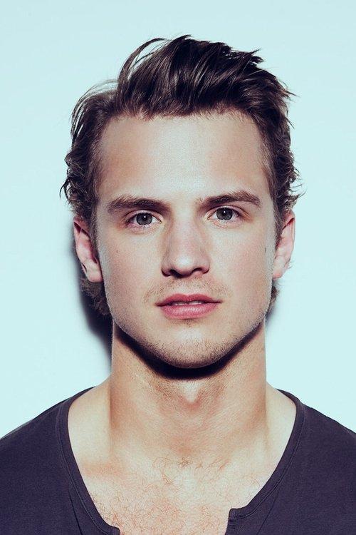 Freddie Stroma fotoğrafı