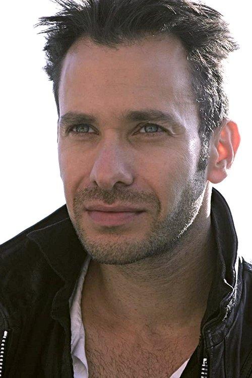 Matthew Wolf fotoğrafı