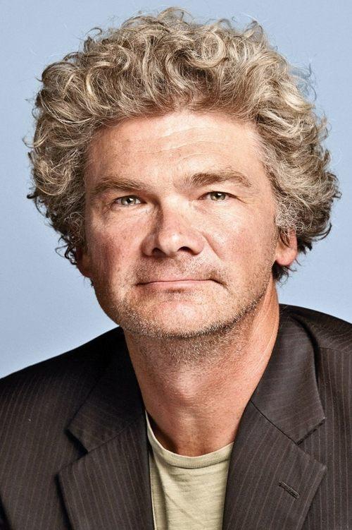 Simon Farnaby fotoğrafı