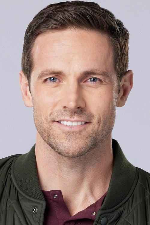 Dylan Bruce fotoğrafı