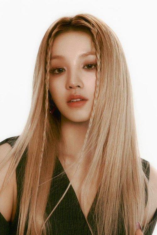 Song Yuqi fotoğrafı