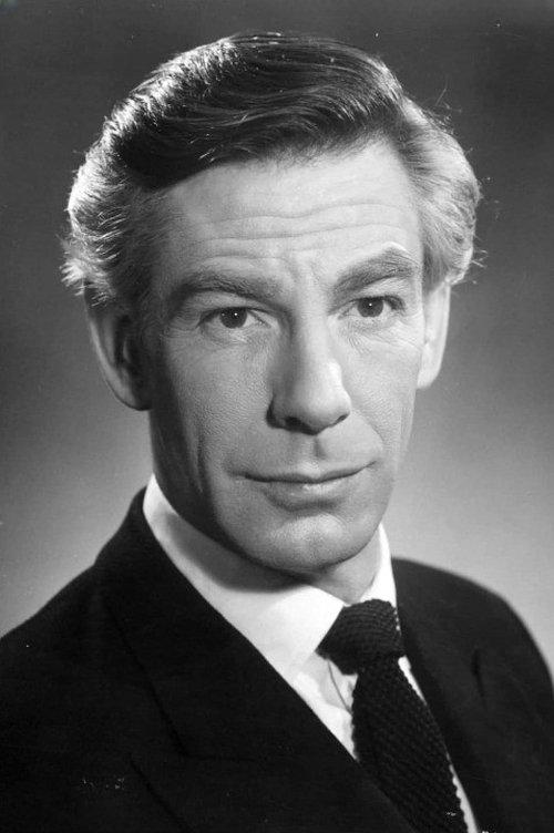 Michael Gough fotoğrafı