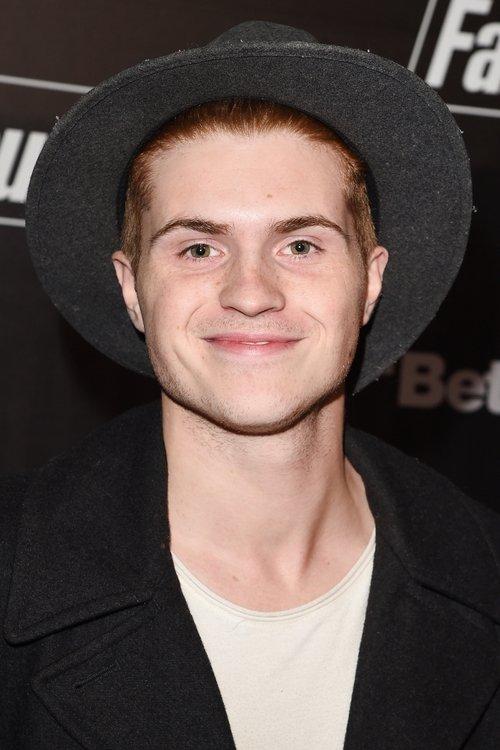 Jake Austin Walker fotoğrafı