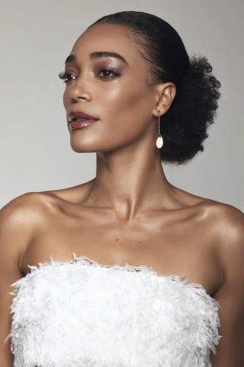 Cassie Clare fotoğrafı