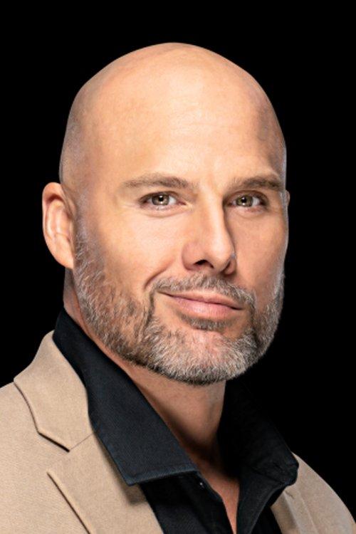 Adam Pearce fotoğrafı