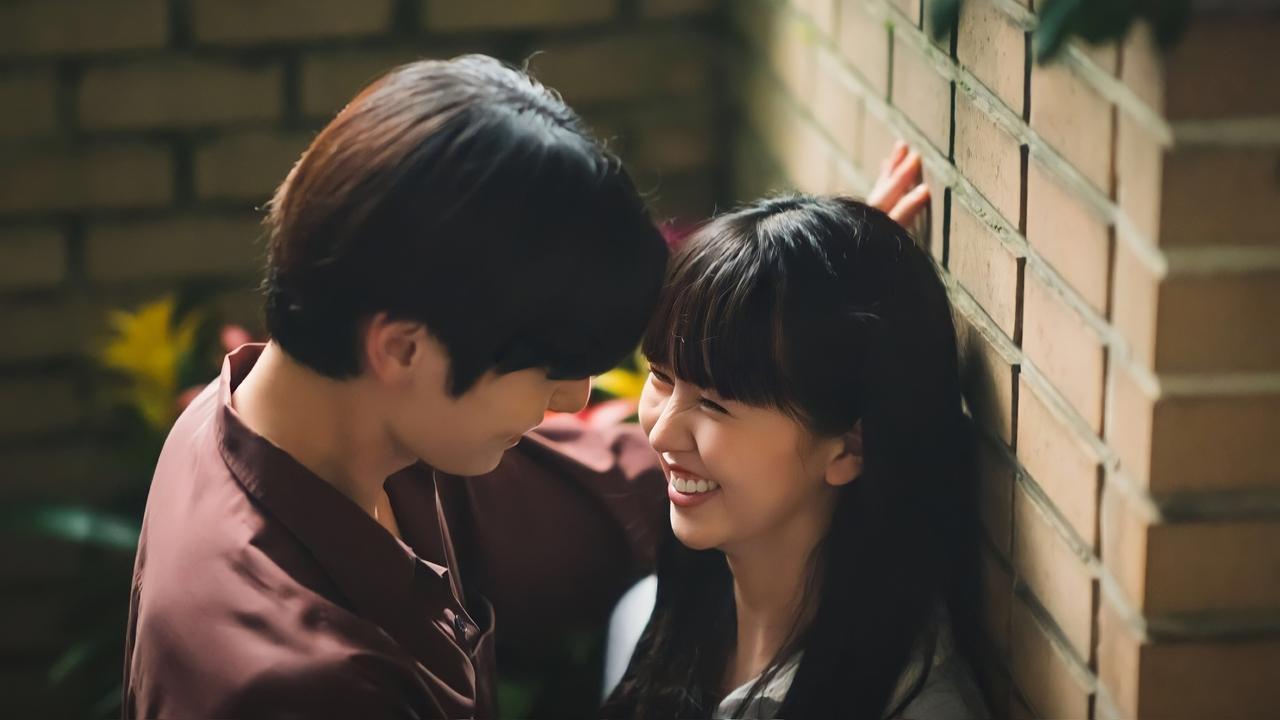 My Lovely Liar backdrop