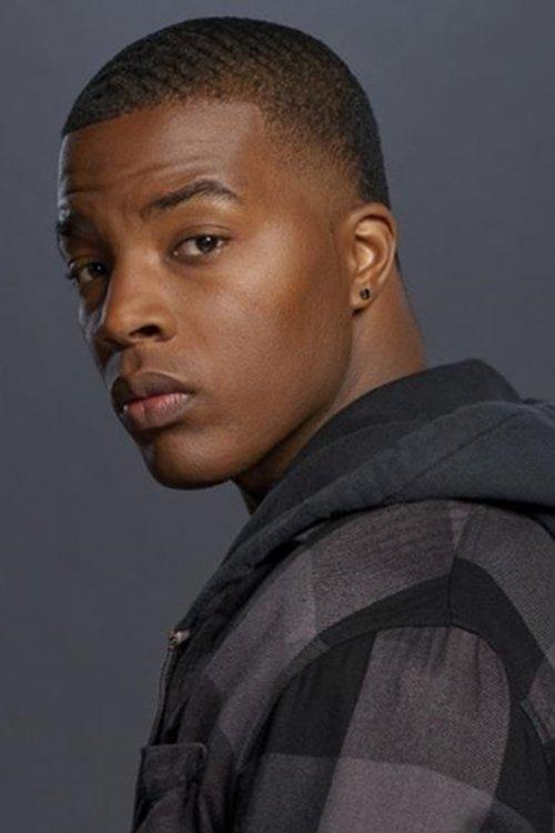 Daniel Ezra fotoğrafı