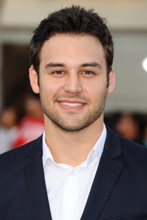 Ryan Guzman fotoğrafı