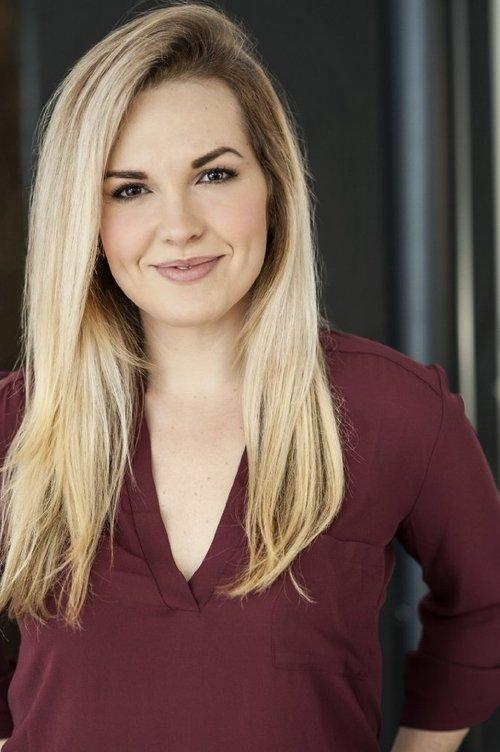 Briana Buckmaster fotoğrafı