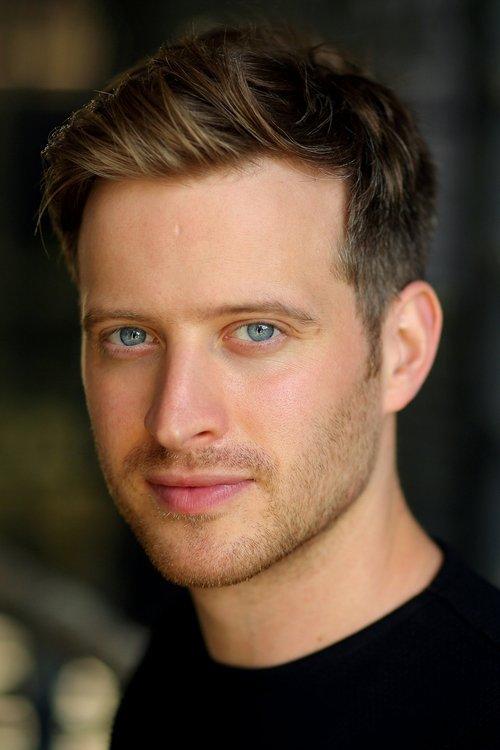 Nicholas Ralph fotoğrafı