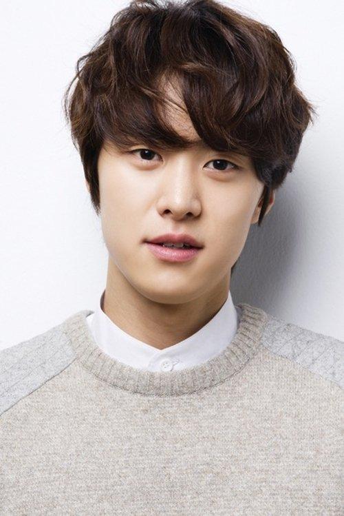 Gong Myoung fotoğrafı