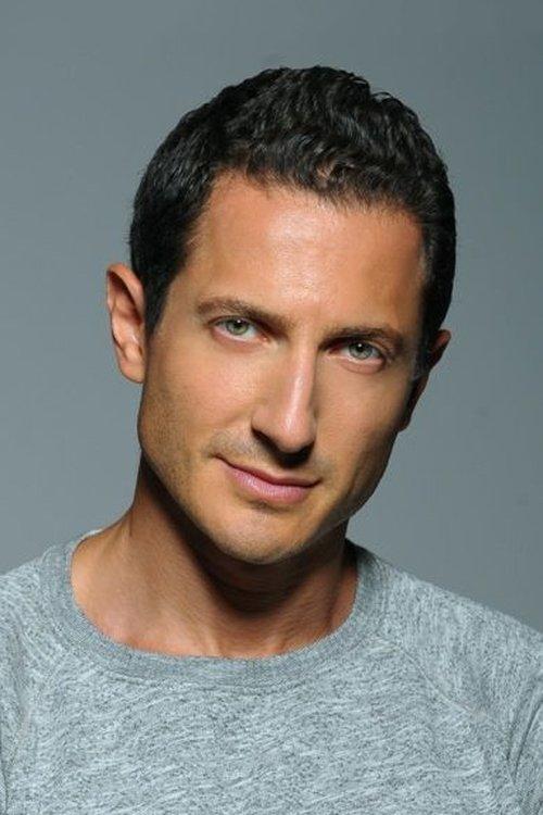 Sasha Roiz fotoğrafı