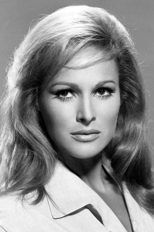 Ursula Andress fotoğrafı