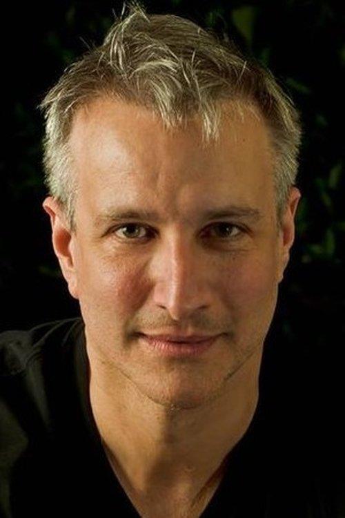 Bronson Pinchot fotoğrafı
