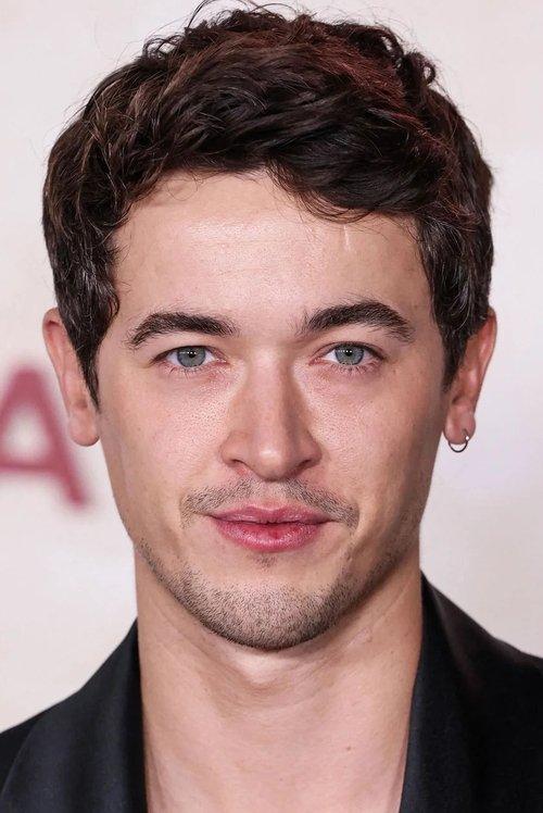 Tom Blyth fotoğrafı