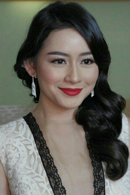 Laura Theux fotoğrafı