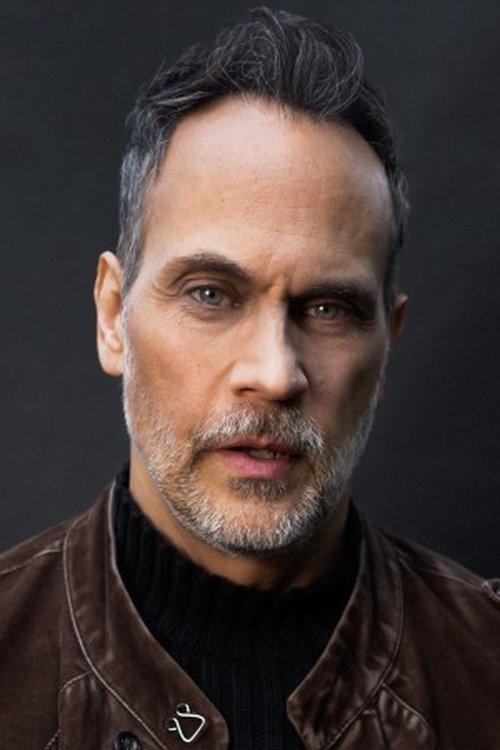 Todd Stashwick fotoğrafı
