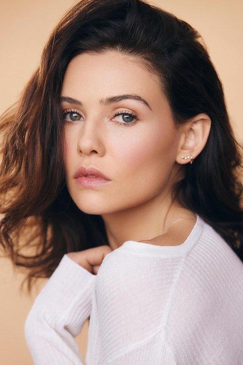 Danielle Campbell fotoğrafı