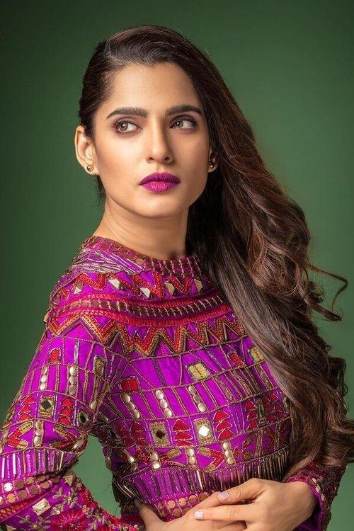 Priya Bapat fotoğrafı